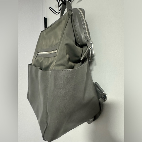 Beis Diaper Backpack - Picture 2 of 4